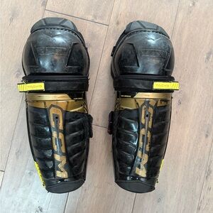 CCM Tacks AS-V Pro Hockey Shin Guards - Junior Size: 13.0"